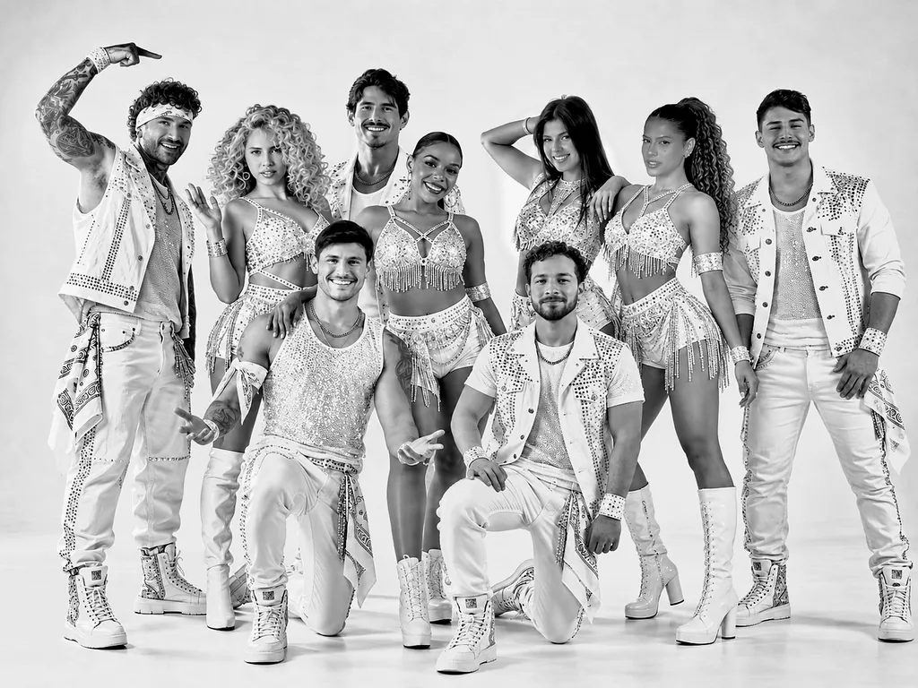 Artistas da Nova York de branco em estúdio, versão preto e branco